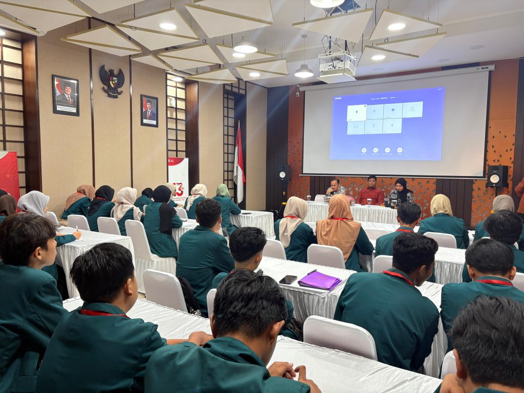 Penguatan Materi Hukum Keuangan Syariah, Mahasiswa Fakultas Syariah Kunjungi OJK Sulawesi Tengah